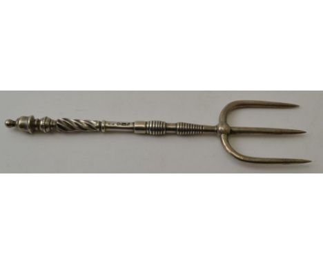 John Round &amp; Son Ltd, a silver bread serving fork, Sheffield 1906, weight: 66g