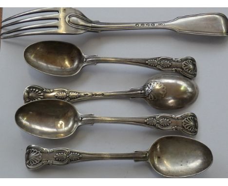 4x Victorian spoons together with a Victorian fork (All with Monarchs head) Weight 218 g