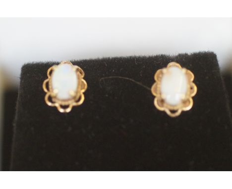 9ct Gold opal earrings