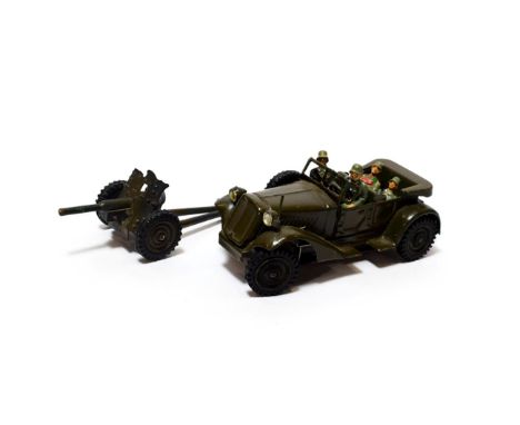 Lineol (?) German Army Staff Car And Towed Field Gun with four composition figures 4'', 10cm (E-G, one towing loop on gun bro