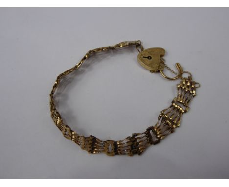 A Lady's 9 ct Gold Gate-Link Bracelet, with heart-form clasp, approx 7 gms