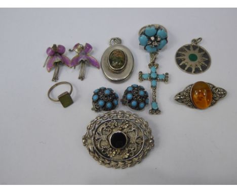 Quantity of Silver and Semi-Precious Stone Jewellery, including rings, brooches together with a hard stone pendant engraved B