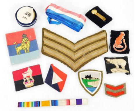 Various army issue WWI and another iron on military badges, to include Desert Rat, 6cm H, lion, epaulette, etc.  (a quantity)