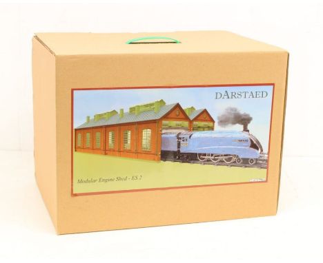 Darstaed: A boxed Darstaed, O Gauge, Modular Engine Shed, Reference ES-2. Original box, general wear expected with age. Used 