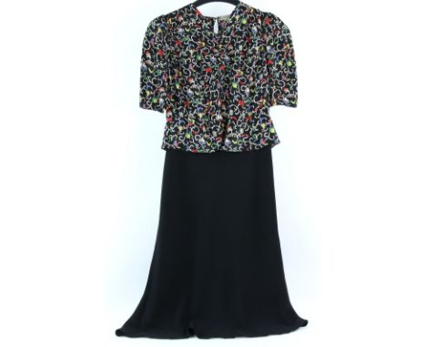 1940's dress of colourful silk print, top with peplum and skirt of black crepe (1) .    