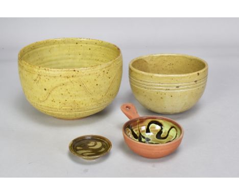 SID TUSTIN (1914-2005) for Winchcombe Pottery; a slipware ramekin, impressed ST and pottery marks, diameter 14cm (including h