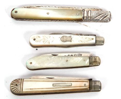 Mixed Lot: Four mother of pearl cased and silver bladed folding fruit knives/Georgian, Victorian and 20th Century, various si