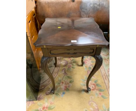 An Edwardian mahogany handkerchief games table 