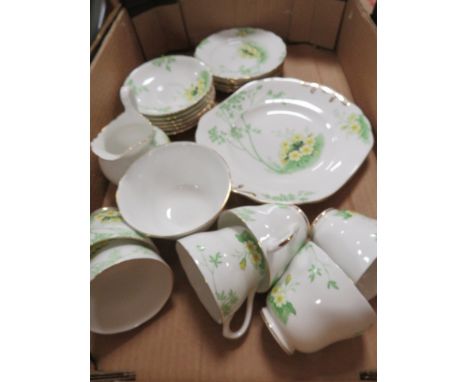 A tray of vintage Primrose Dale New Chelsea Staffs china, twenty one pieces in total, to include bread and butter plate, six 