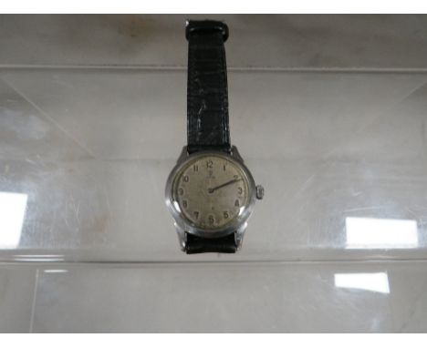 A vintage Tudor Oyster gents wristwatch, case measures 35mm not including winder
