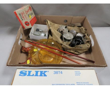 A tray of collectables to include vintage fishing reels etc 