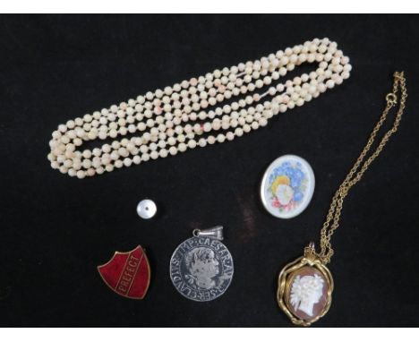 Antique and vintage jewellery items including coral bead necklace, carved shell cameo pendant etc
