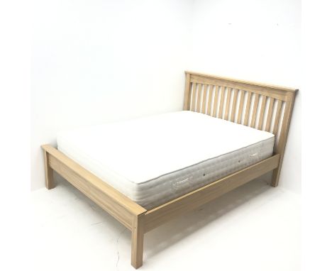 Light wood framed 4� 6� double bedstead with mattress, W151cm, H113cm, L205cm - Condition Report 