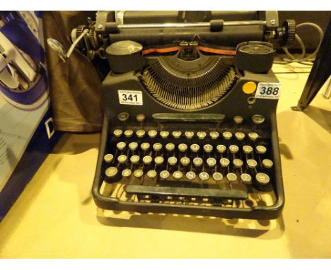 Vintage bar lock typewriter