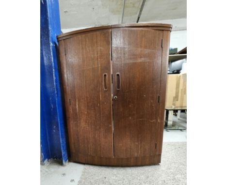 A mid century drinks bar/cocktail cabinet. H.107 W.157 D.42cm (when opened) 