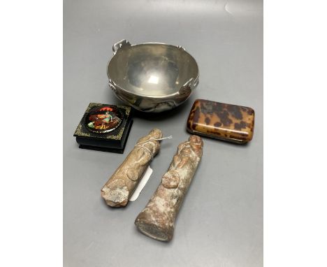A Carrol Boyes pewter dish, a Russian papier mache snuff box, etc. (5)