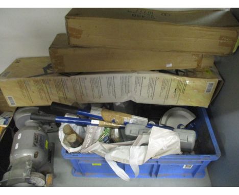 A mixed quantity of tools to include a 40-piece bit set, wooden hammers and a boxed Halogen-Flutter 