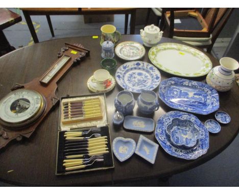 A selection of ceramics to include Italian Spode meat plate, dishes and dinner plate, Wedgwood Jasperware, Villeroy &amp; Boc