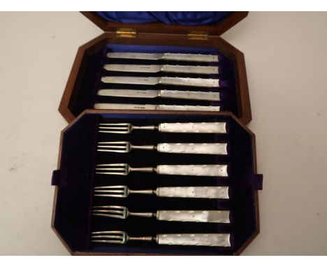Cased set of six Sheffield silver bladed and mother of pearl handled dessert knives and forksForks - 157gKnives - 212gGood co