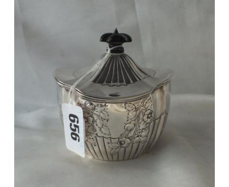 Tea caddy with part reeded sides and hinged cover, 3.5” wide Lon 1893 140g.       