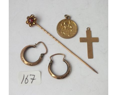 9ct garnet stick pin, 9ct earrings and other gold items 2.8g inc 