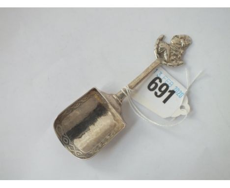 Continental caddy scoop with figure terminal, import mark Chester 18g.       14  