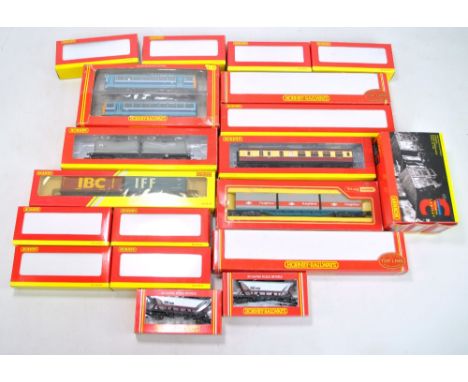 HORNBY AND TRI-ANG HORNBY; a group of 00 gauge rolling stock including R4158A BR MkIII Second Class Open Coach '42285', R297 