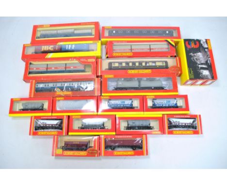 HORNBY AND TRI-ANG HORNBY; a group of 00 gauge rolling stock including R223 Pullman First Class Parlour Car, R6050 EWS HEA Ho