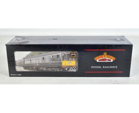 BACHMANN BRANCH-LINE; a 00 gauge 32-900 Class 108 DMU two car BR green with speed whiskers set, boxed. CONDITION REPORT: Stil