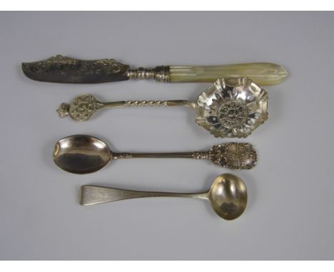 Victorian and later flatware, including a silver butter knife, Royal commemorative dredging spoon, collectors' spoon and a sa