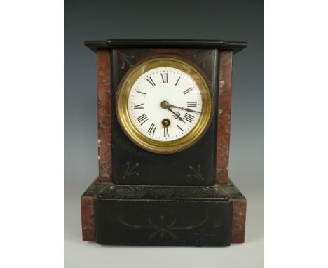 A Victorian marble and black slate mantle clock, with a single train movement, 25 cm 