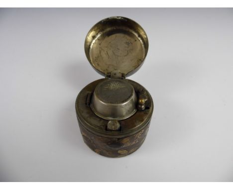 A late 19th Century Russian travelling inkwell, 4 cm high