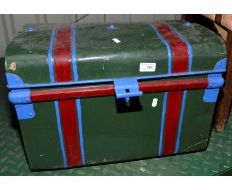 Tin trunk 