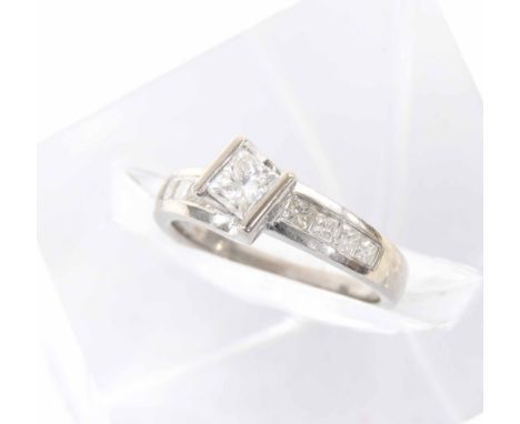 Modern 18ct princess-cut diamond shouldered ring with a cross-over design, 0.40ct approx in total, clarity VS2/SI1, colour H/