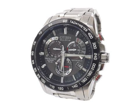 Citizen Eco-Drive Perpetual Calendar Sapphire WR200 Radio Controlled stainless steel gentleman's bracelet watch, ref. E650-S0