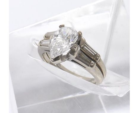 14k white gold two piece pear-cut solitaire ring, with tapered baguette set shoulders, the principal diamond 1.06ct approx, c