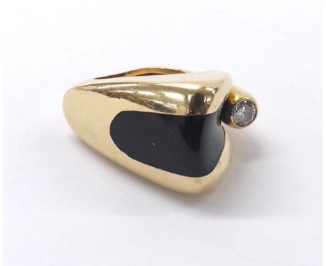 Modernist abstract yellow gold and enamel ring, with a rub-over set single round-brilliant-cut diamond, 0.25ct approx, 13.5gm