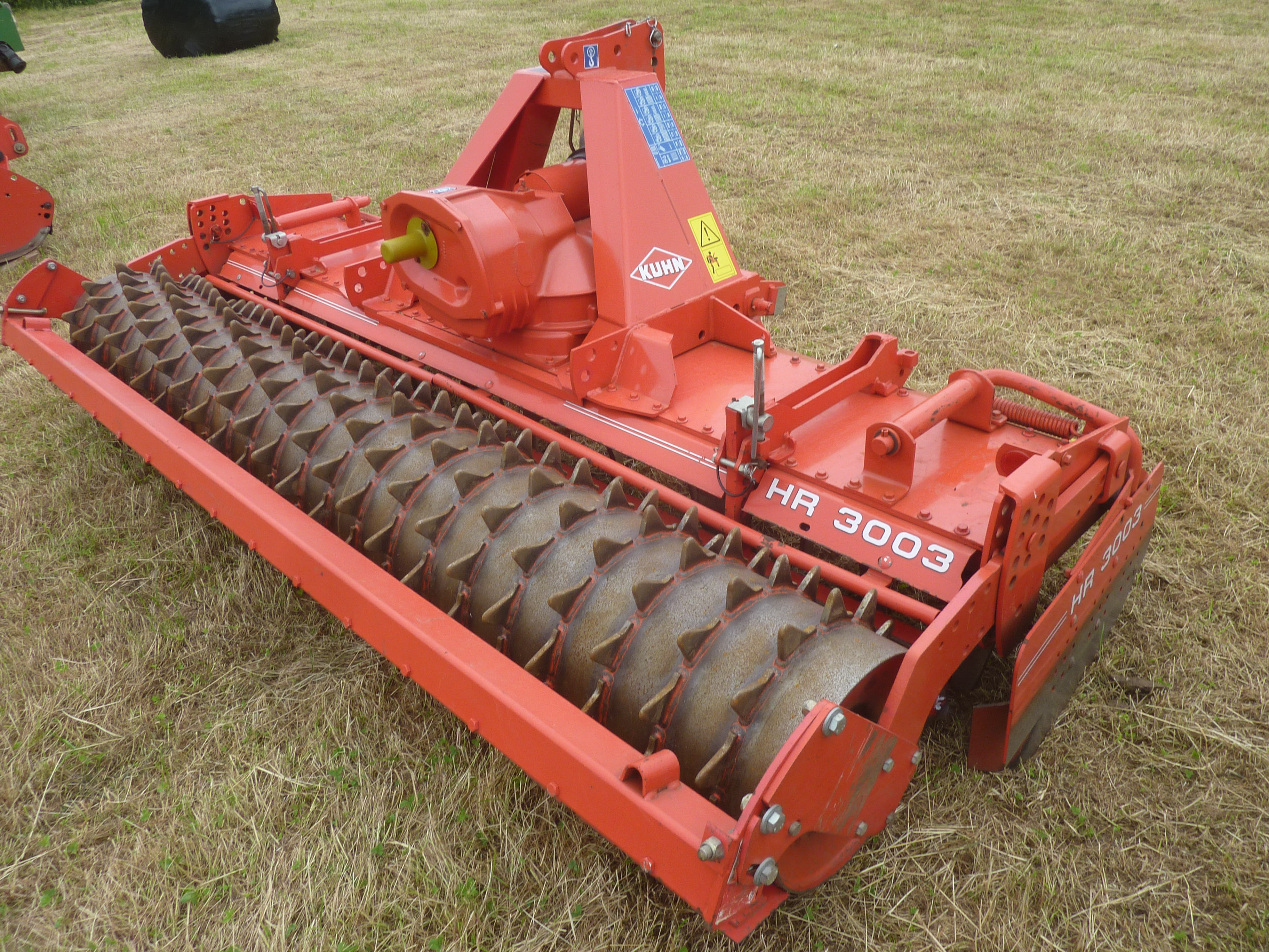 87 2007 Kuhn HR 3003 3m power harrow c/w packer roller, excellent condition