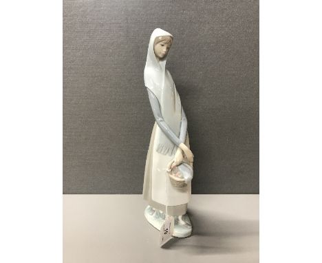 LLADRO FIGURINE 4501 BASKET OF GOODIES