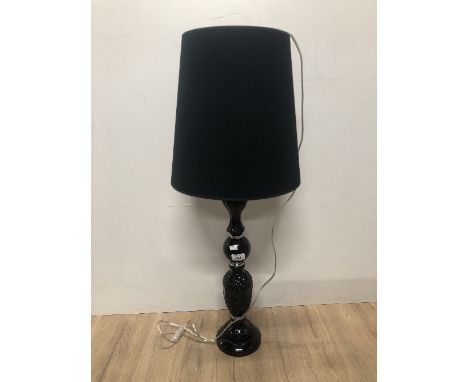 MODERN BLACK ORNATE TABLE LAMP