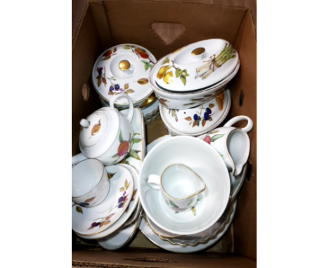 BOX ROYAL WORCESTER EVESHAM TUREENS TEAPOT FLAN DISHES APPROX 17 PCES