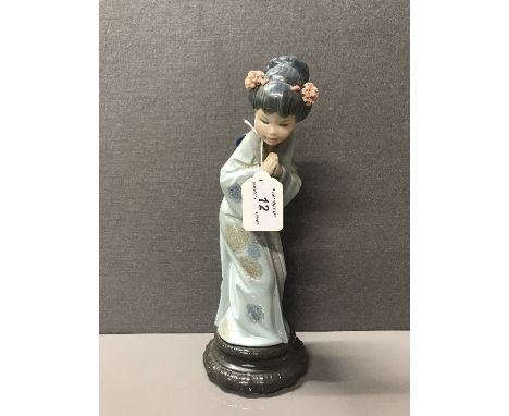 LLADRO FIGURINE 4989 JAPANESE GIRL