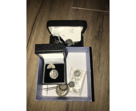 1 BOX OF VINTAGE TIE PINS AND GOLF CUFFLINKS