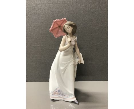 LLADRO FIGURINE 7636 AFTERNOON PROMENADE