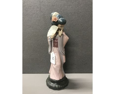LLADRO FIGURINE 4991 JAPANESE GIRL WITH FAN