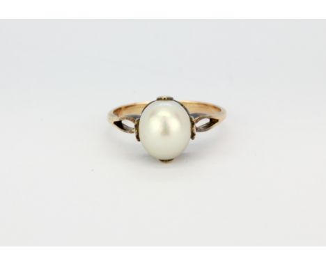 A 10ct yellow gold (stamped 10k) pearl set ring, (N.5).