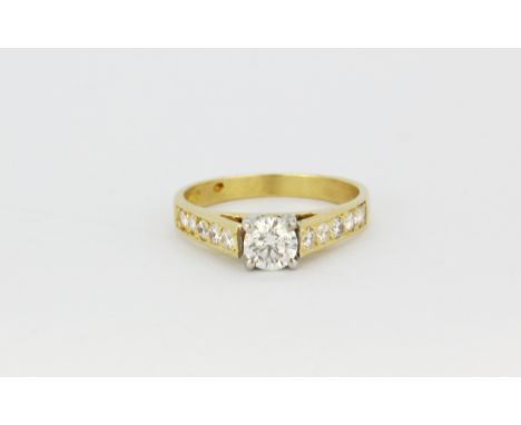 An 18ct yellow gold ring set with a brilliant cut diamond and diamond set shoulders, approx. 0.45 diamonds, VVS clarity, (J.5