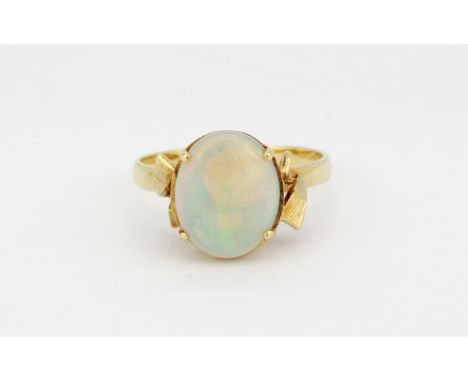 A 14ct yellow gold (stamped 14K) ring set with a large cabochon cut opal, (O).