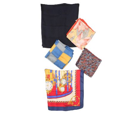 Konvolut Seidentücher, bestehend aus 5 Tüchern. 1x CHRISTIAN DIOR (80x80cm), 1x MAURICE LACROIX (90x90cm), 1x MISSONI (44x44c