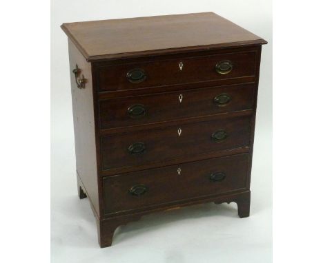 LATE GEORGIAN MAHOGANY SMALL CHEST OF DRAWERS, the crossbanded oblong top with moulded edge, above four graduated and cockbea